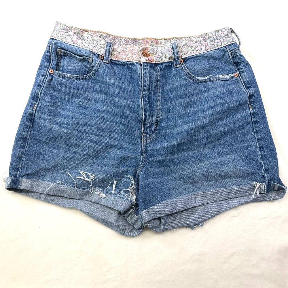 American Eagle Women's Floral Waist Cuffed Mom Shorts Sz 14‎ Med Blue Distressed